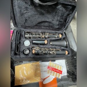 B Flat Black Ebonite Clarinet with 2 Barrels, 11reeds,8 Pads Cushions